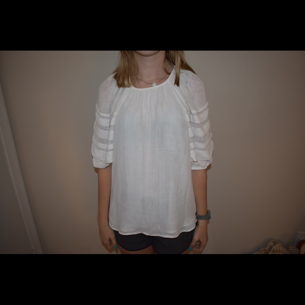 White elbow length shirt